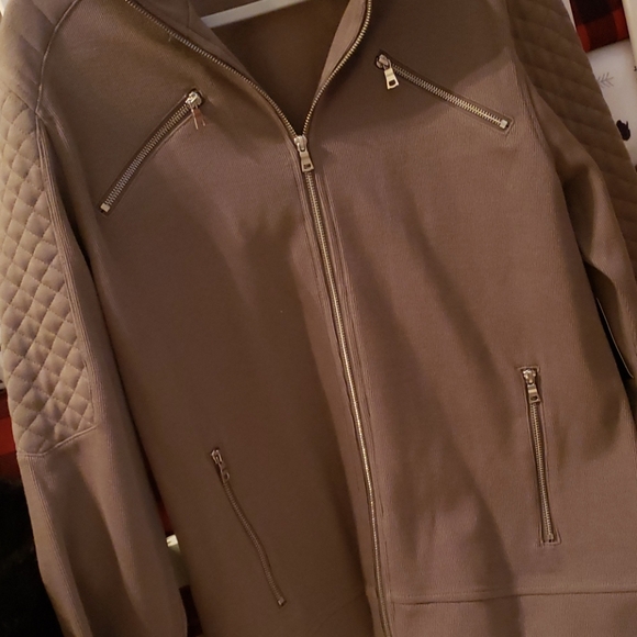 Sewater - Picture 2 of 5